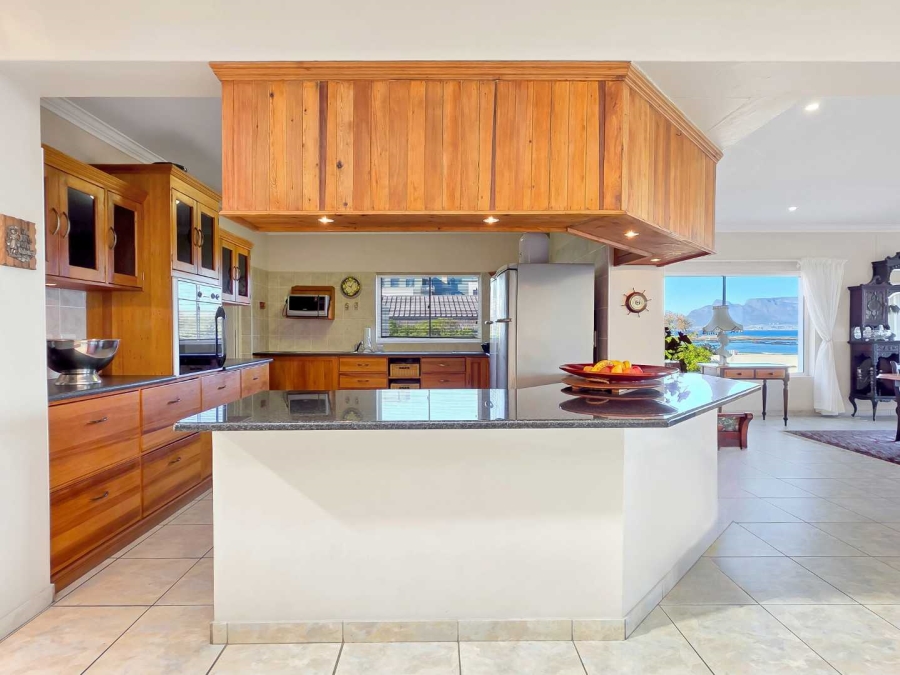 5 Bedroom Property for Sale in Bloubergstrand Western Cape